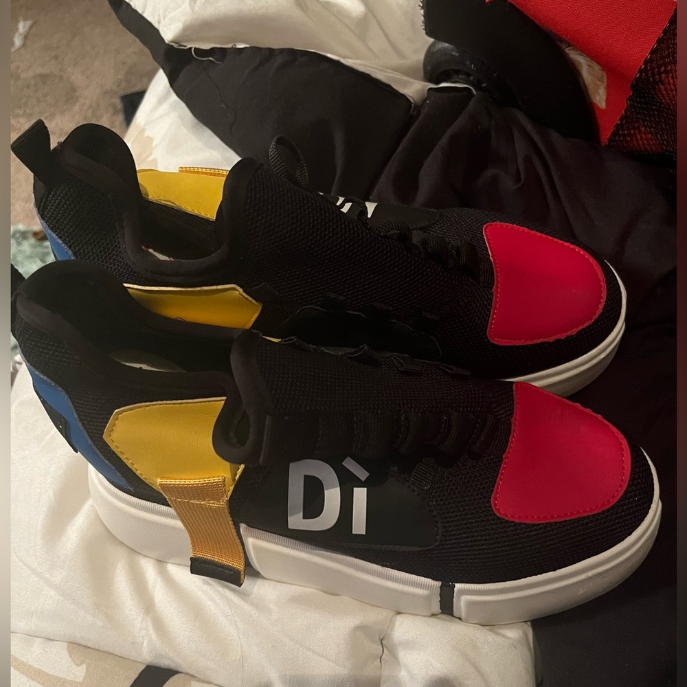 Alexander wang sneakers laces needed